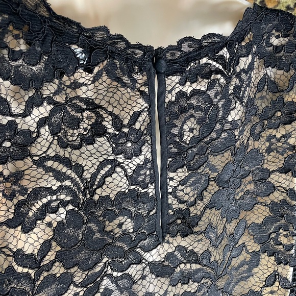 3/$15 🏷️ Black lace bebe boatneck crop top with 3/4 length sleeve - Picture 3 of 4